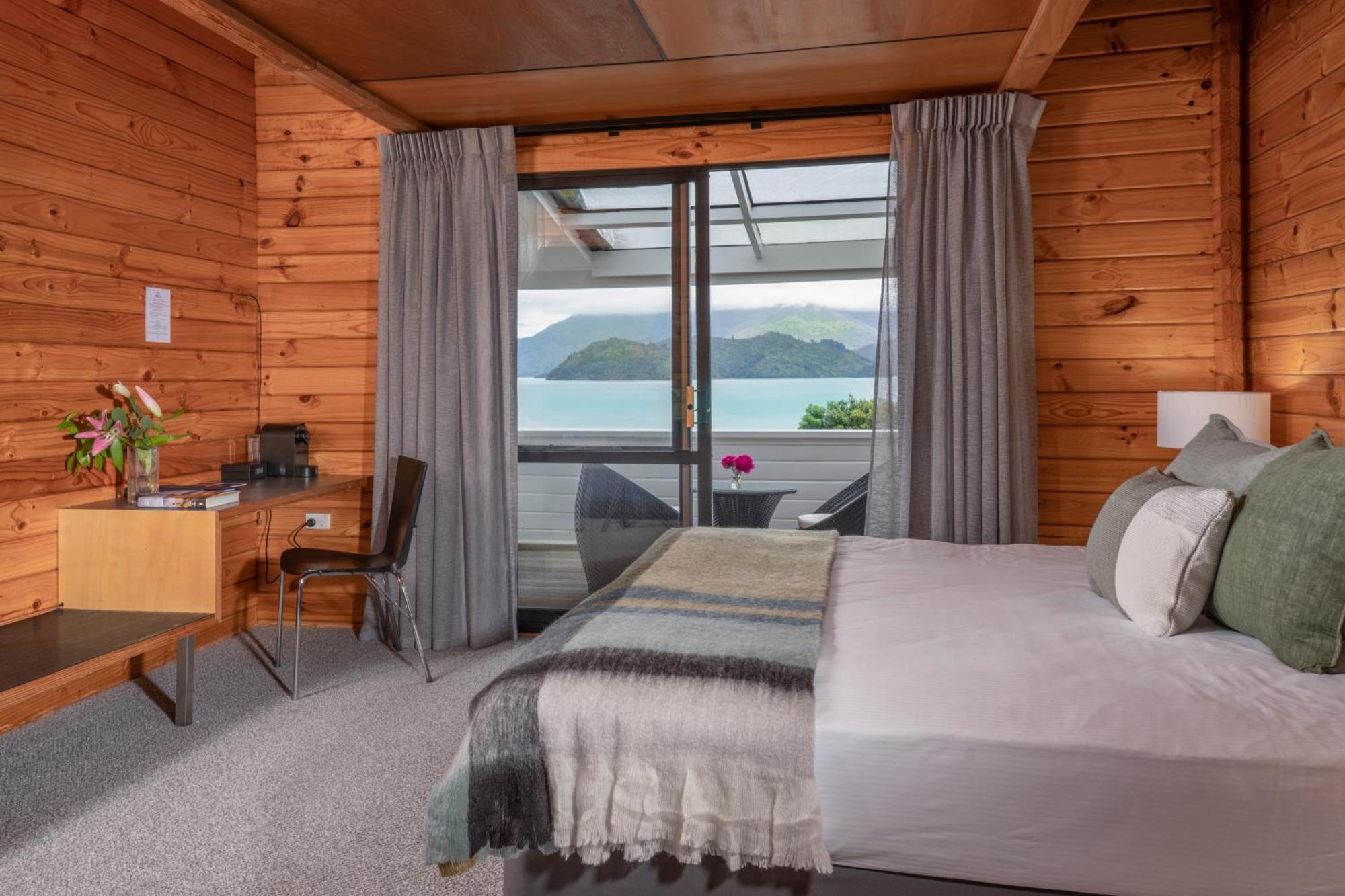 Hotel The 4*